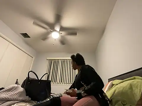 Snapshot of wynterheat chatting on January 2025 05:41:02 AM wynterheat online show from January 2025 05:41:02 AM