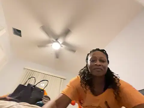 Snapshot of wynterheat chatting on February 2025 02:33:02 AM wynterheat online show from February 2025 02:33:02 AM