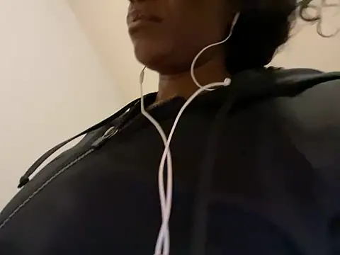 Snapshot of wynterheat chatting on March 2025 03:32:01 AM wynterheat online show from March 2025 03:32:01 AM