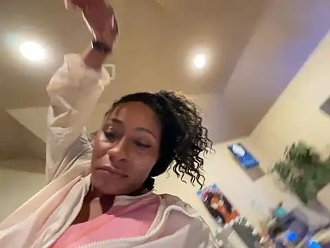 Snapshot of wynterheat chatting on March 2025 03:33:02 AM wynterheat online show from March 2025 03:33:02 AM