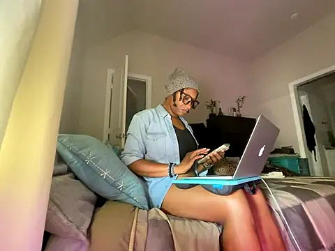 Snapshot of wynterheat chatting on September 2025 08:53:02 PM wynterheat online show from September 2025 08:53:02 PM