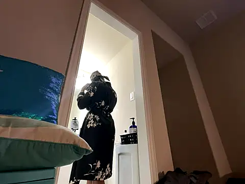 Snapshot of wynterheat chatting on October 2025 01:17:02 AM wynterheat online show from October 2025 01:17:02 AM