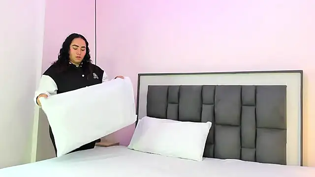 Ayla martinez online show from October 2025 01:50:02 AM