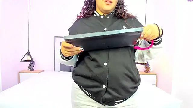 Ayla martinez online show from October 2025 02:15:01 AM