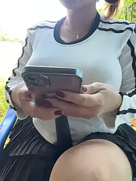 Snapshot of Bella_cum chatting on March 2025 01:26:02 AM Bella cum online show from March 2025 01:26:02 AM