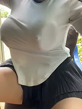 Snapshot of Bella_cum chatting on March 2025 04:32:01 AM Bella cum online show from March 2025 04:32:01 AM