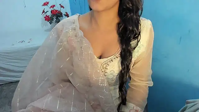 aarjulove online show from November 2025 01:32:02 PM