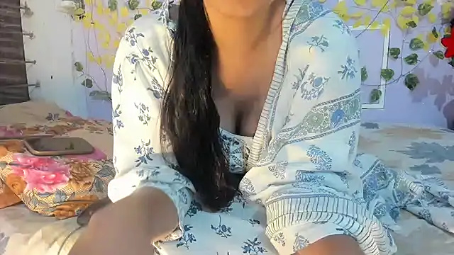 aarjulove online show from April 2026 01:41:02 PM