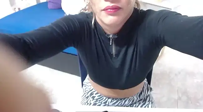 Snapshot of Suxxxy_ chatting on January 2025 01:42:02 AM Suxxxy online show from January 2025 01:42:02 AM