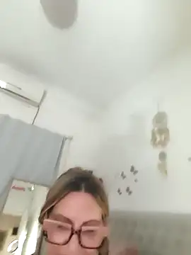 lolavalecuatro online show from March 2026 11:11:01 PM