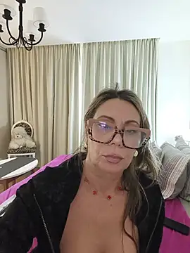 Snapshot of lolavalecuatro chatting on May 2026 06:09:01 PM lolavalecuatro online show from May 2026 06:09:01 PM