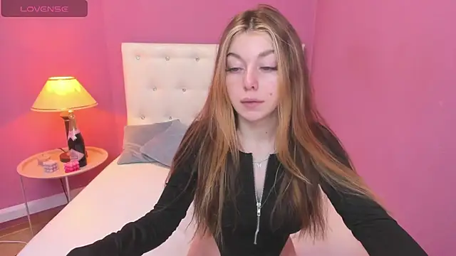 Snapshot of MollyMeltorr chatting on December 2024 12:54:02 AM MollyMeltorr online show from December 2024 12:54:02 AM