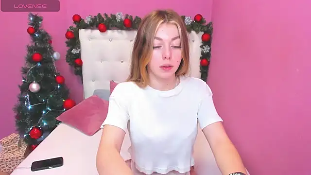 Snapshot of MollyMeltorr chatting on December 2024 04:19:02 AM MollyMeltorr online show from December 2024 04:19:02 AM