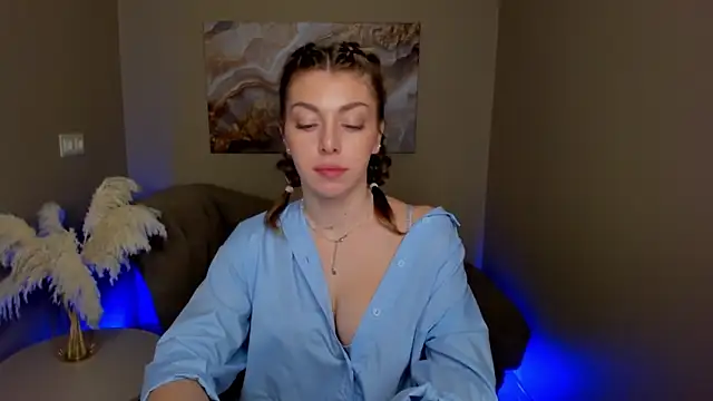 Snapshot of MollyMeltorr chatting on October 2025 08:13:01 AM MollyMeltorr online show from October 2025 08:13:01 AM