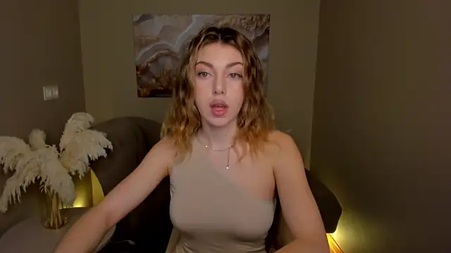 Snapshot of MollyMeltorr chatting on October 2025 01:05:02 AM MollyMeltorr online show from October 2025 01:05:02 AM