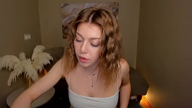 Snapshot of MollyMeltorr chatting on October 2025 08:39:01 AM MollyMeltorr online show from October 2025 08:39:01 AM