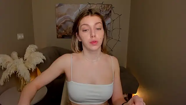 Snapshot of MollyMeltorr chatting on October 2025 01:06:01 AM MollyMeltorr online show from October 2025 01:06:01 AM