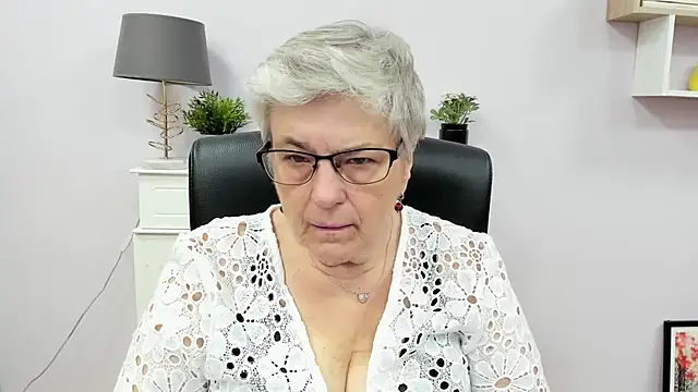 Snapshot of IrisDream chatting on July 2026 06:08:02 AM IrisDream online show from July 2026 06:08:02 AM