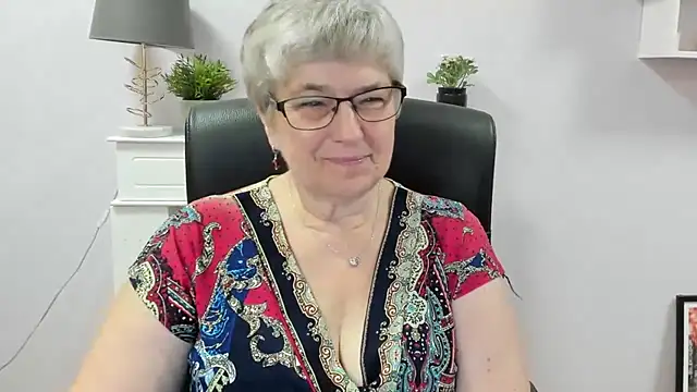 Snapshot of IrisDream chatting on July 2026 08:07:02 AM IrisDream online show from July 2026 08:07:02 AM