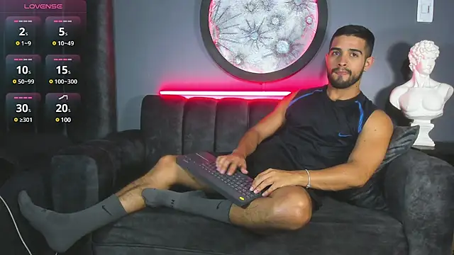 Snapshot of khriss_brown chatting on February 2025 11:06:02 PM khriss brown online show from February 2025 11:06:02 PM