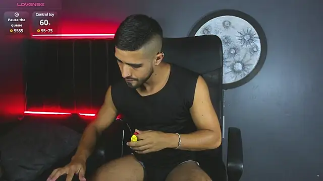 Snapshot of khriss_brown chatting on March 2025 09:59:01 PM khriss brown online show from March 2025 09:59:01 PM