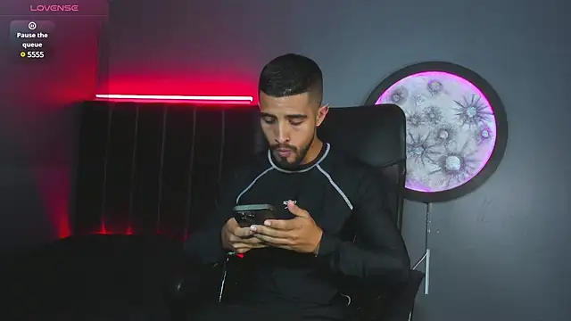 Snapshot of khriss_brown chatting on March 2025 09:53:02 PM khriss brown online show from March 2025 09:53:02 PM