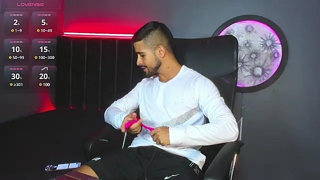 Snapshot of khriss_brown chatting on March 2025 09:56:01 PM khriss brown online show from March 2025 09:56:01 PM