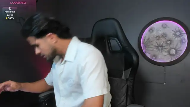 Snapshot of khriss_brown chatting on November 2025 08:53:02 PM khriss brown online show from November 2025 08:53:02 PM