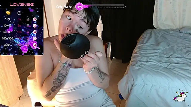 Snapshot of TRIXIE_TANG28 chatting on December 2025 04:06:01 AM TRIXIE TANG28 online show from December 2025 04:06:01 AM