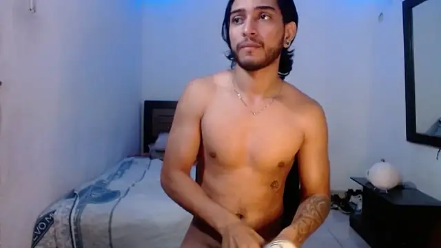 Snapshot of maxximus_100 chatting on January 2025 06:13:02 AM maxximus 100 online show from January 2025 06:13:02 AM