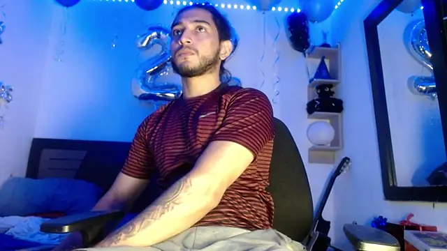 Snapshot of maxximus_100 chatting on February 2025 06:41:01 AM maxximus 100 online show from February 2025 06:41:01 AM