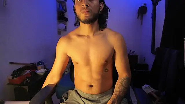 Snapshot of maxximus_100 chatting on March 2025 09:13:01 PM maxximus 100 online show from March 2025 09:13:01 PM