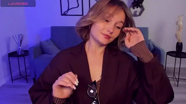 BritnieCute online show from October 2025 05:16:02 AM