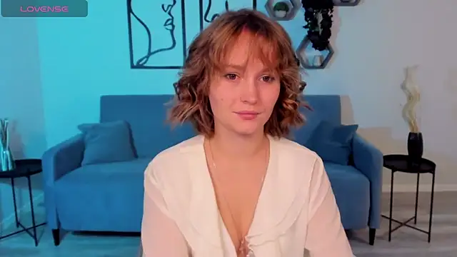 BritnieCute online show from November 2025 05:06:01 AM