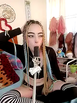 Yennastone online show from December 2024 06:33:01 PM