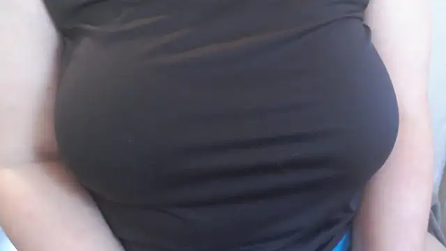 Snapshot of Bigbittiesandfun chatting on January 2025 09:00:01 PM Bigbittiesandfun online show from January 2025 09:00:01 PM