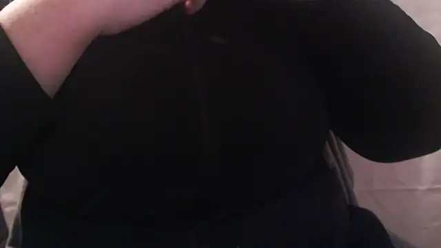 Snapshot of Bigbittiesandfun chatting on February 2025 01:00:02 AM Bigbittiesandfun online show from February 2025 01:00:02 AM