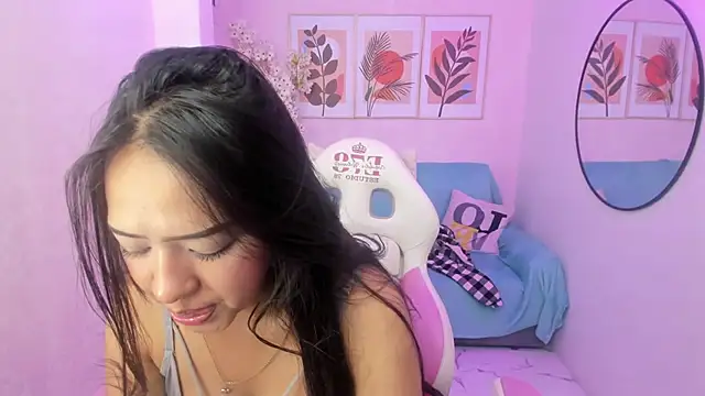 Snapshot of Zafiro_t18 chatting on February 2025 03:45:02 PM Zafiro t18 online show from February 2025 03:45:02 PM