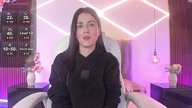 BellaClaiir online show from December 2025 02:26:01 PM