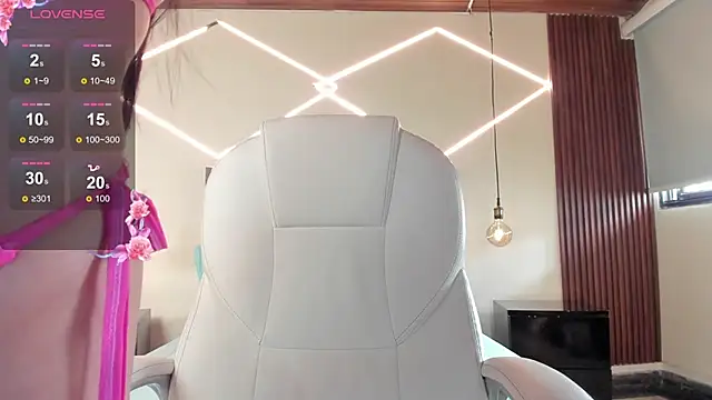 BellaClaiir online show from April 2026 02:55:02 PM