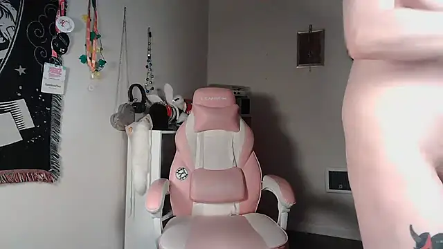 GoddessPinxx online show from August 2026 07:17:01 PM