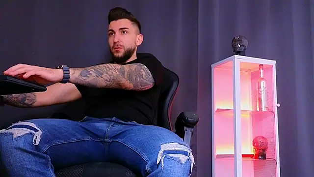 Snapshot of MightyAaron66 chatting on February 2025 10:44:02 AM MightyAaron66 online show from February 2025 10:44:02 AM