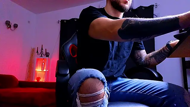 Snapshot of MightyAaron66 chatting on October 2025 01:48:02 AM MightyAaron66 online show from October 2025 01:48:02 AM