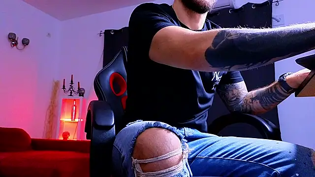 Snapshot of MightyAaron66 chatting on October 2025 01:28:01 AM MightyAaron66 online show from October 2025 01:28:01 AM