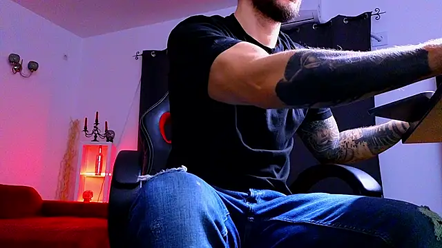 Snapshot of MightyAaron66 chatting on October 2025 02:48:02 AM MightyAaron66 online show from October 2025 02:48:02 AM