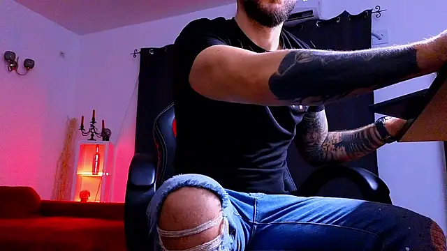 MightyAaron66 online show from December 2025 03:58:02 AM