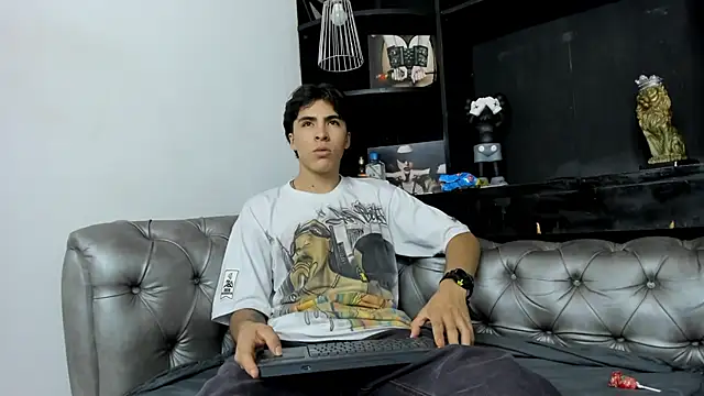 HeellBoy  online show from November 2025 07:57:02 PM