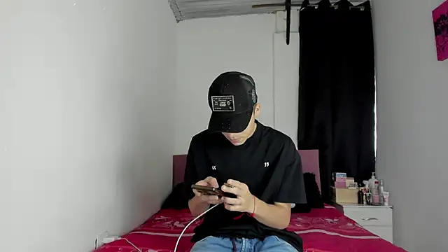 HeellBoy  online show from March 2026 07:39:01 PM