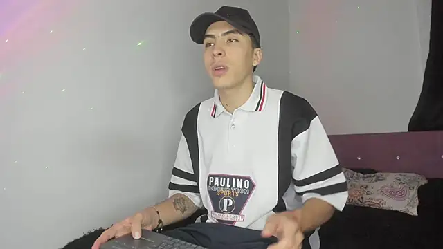 Snapshot of HeellBoy_ chatting on May 2026 06:30:01 AM HeellBoy online show from May 2026 06:30:01 AM