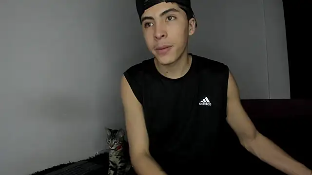 Snapshot of HeellBoy_ chatting on May 2026 01:01:02 AM HeellBoy online show from May 2026 01:01:02 AM